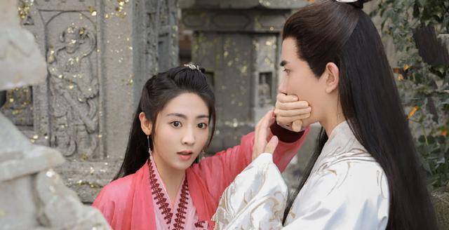 《明月曾照江东寒》首播,续刘昊然之后,于朦胧也被男人喊大宝贝_邢菲