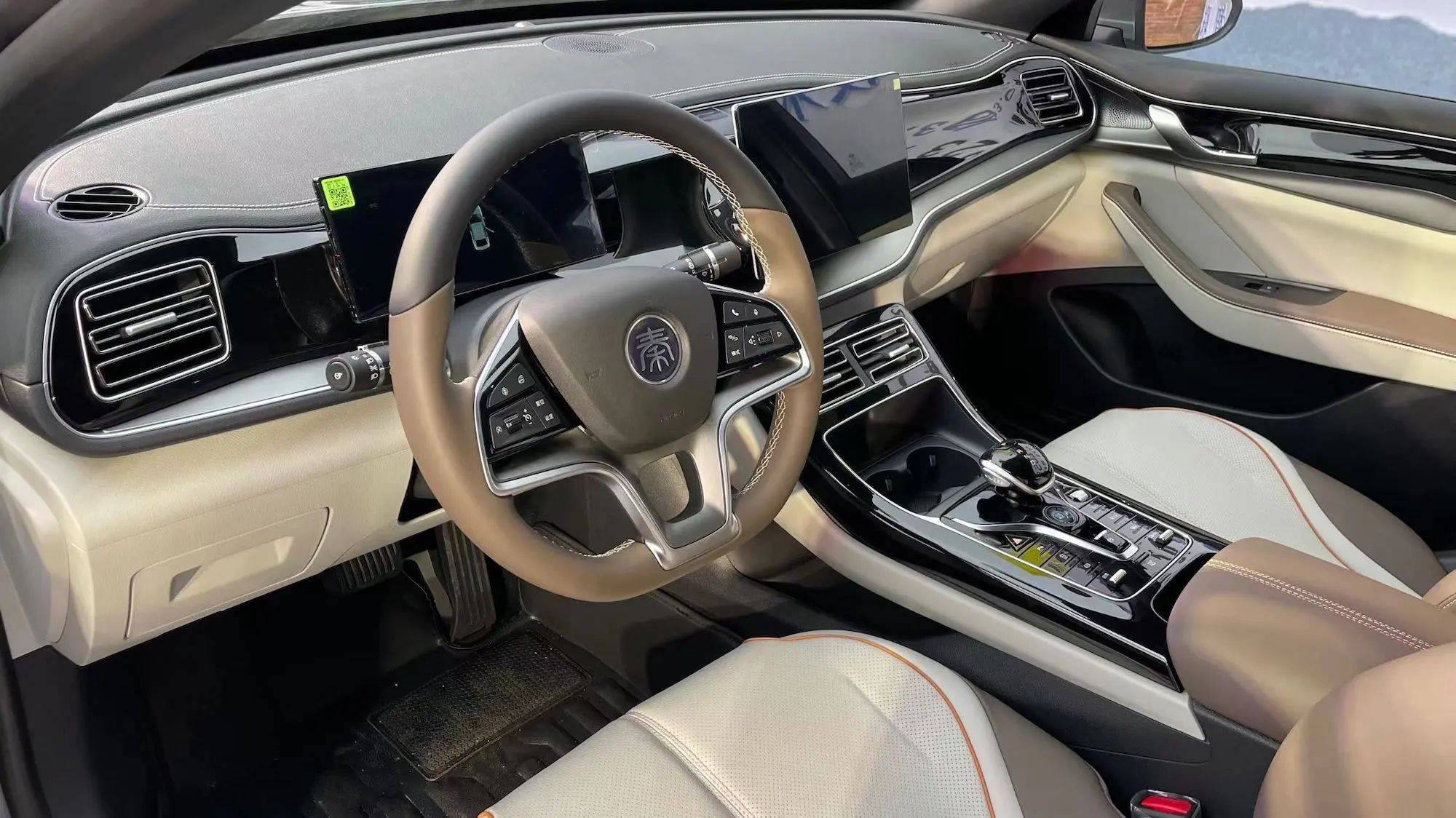 首先,看得见的外观内饰设计,秦plus ev 2023冠军版并没有多大的变化