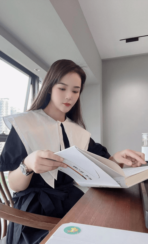 iyiy品牌创始人赵依依:做好准备,把握机遇_直播_主理_化妆品行业