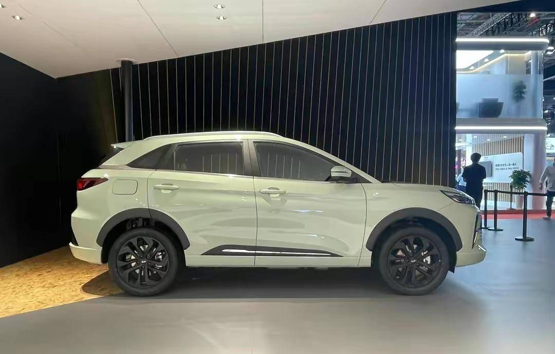 江淮qx phev实车曝光,定位紧凑型suv,配插电式混动系统_搜狐汽车_搜狐