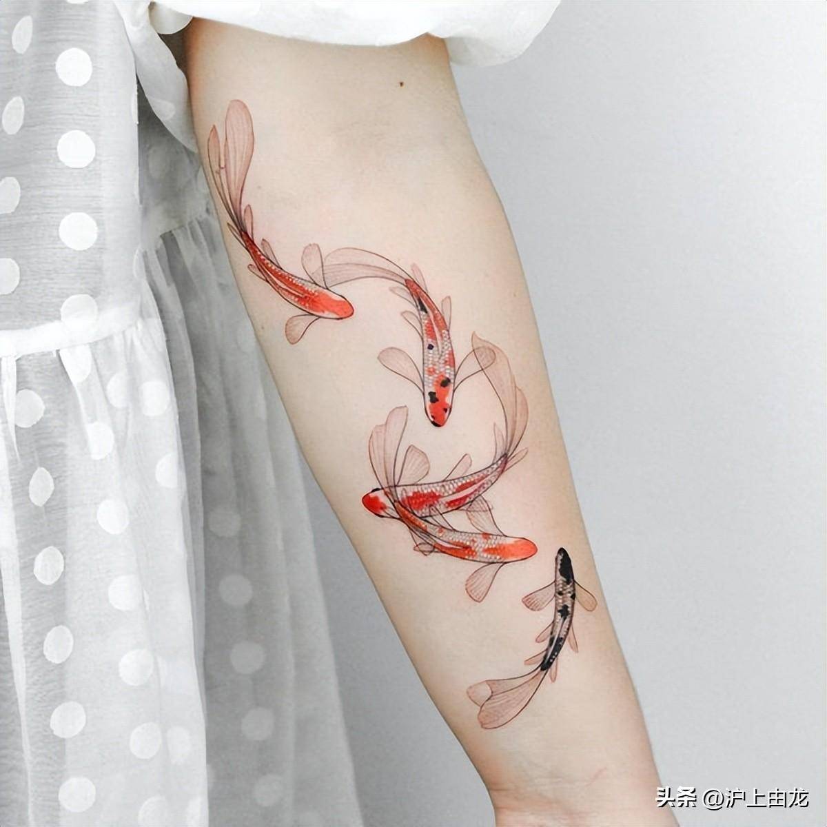 上海纹身店适合女生的小清新金鱼纹身图案
