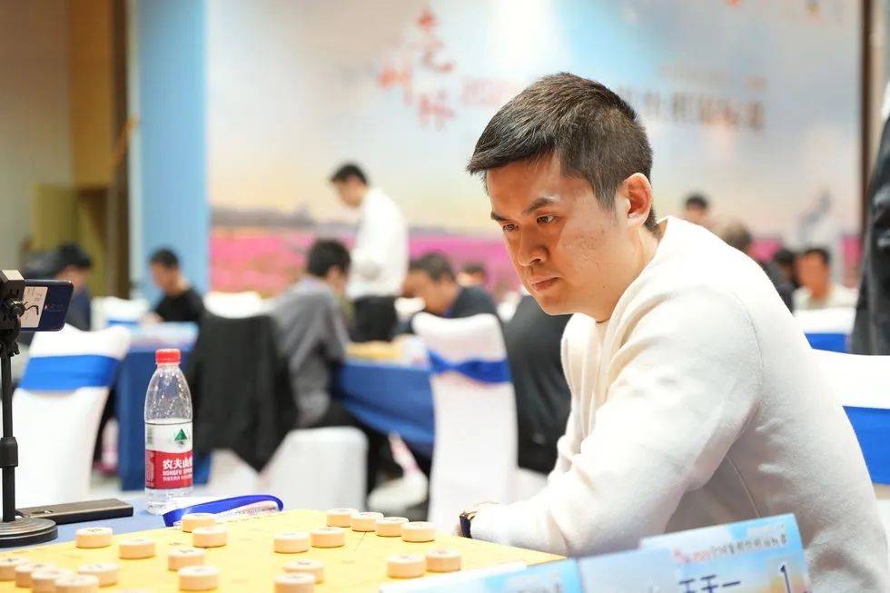 超快棋组四强出炉,04年小将王禹博击落卫冕冠军王天一_比赛_刘欢