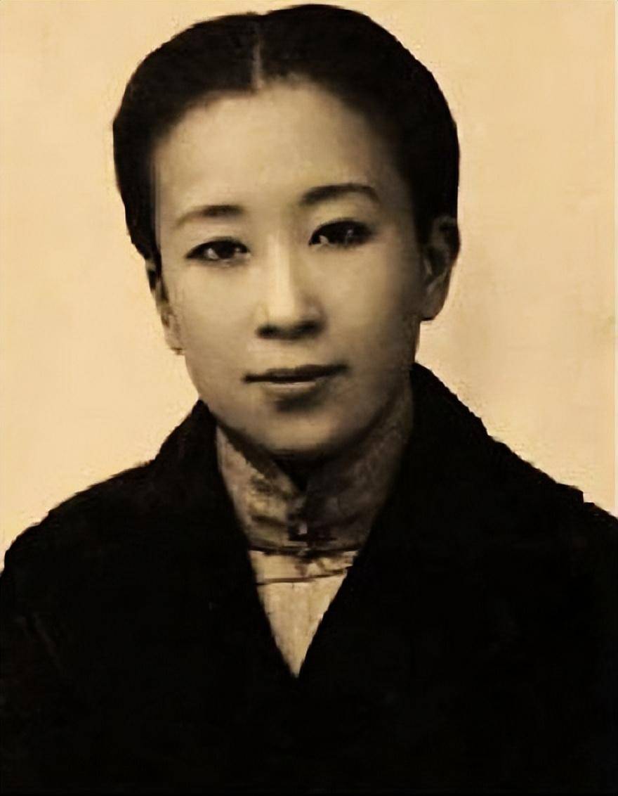 川岛芳子短发照片在这些措施都没效果之后,川岛浪速彻底失去了耐心