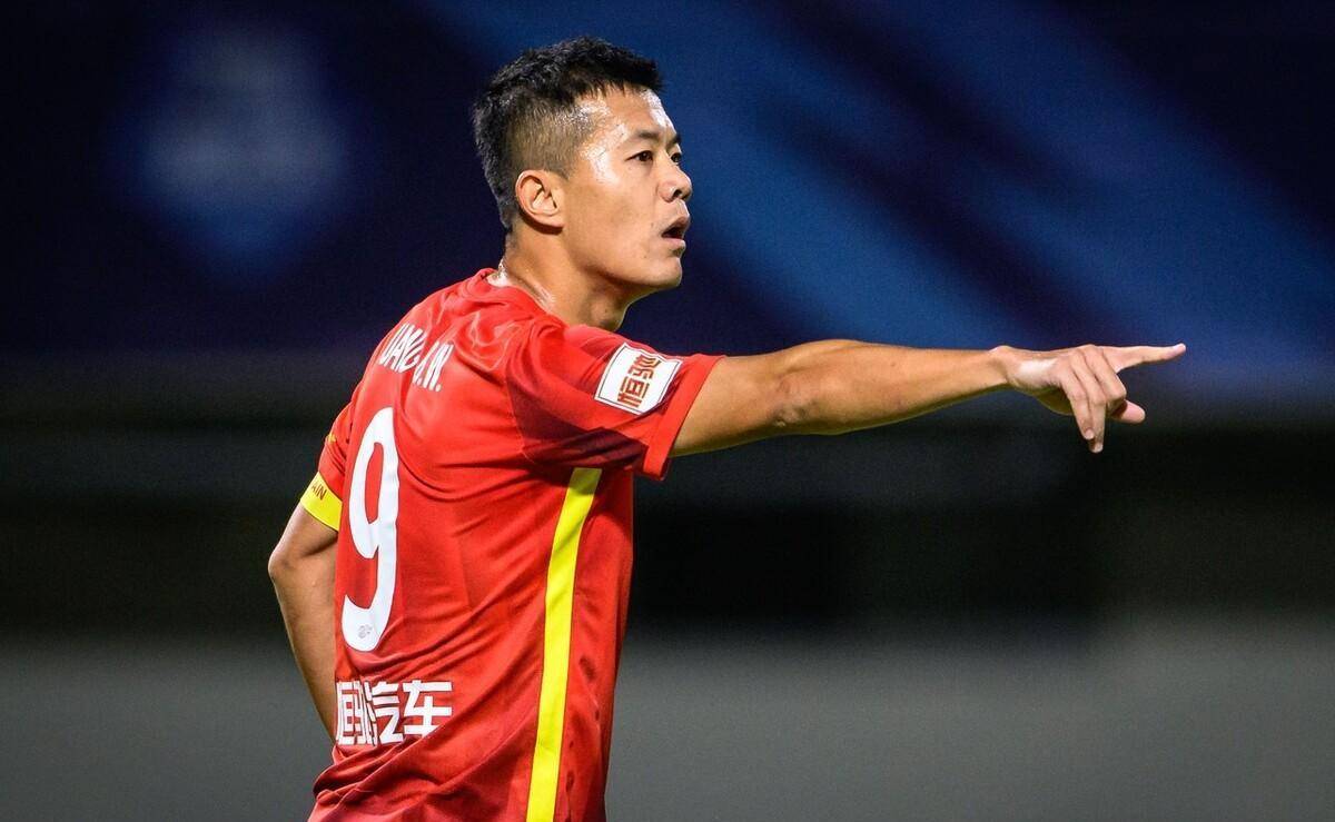 前国脚黄博文正式发文宣布退役,标志着火热青春的终结_恒大_广州_国安