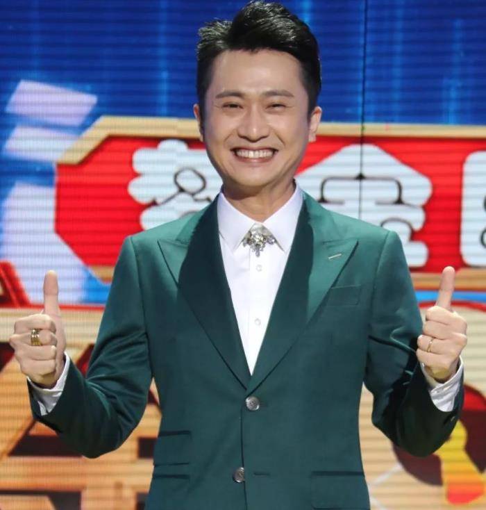 39岁的杨帆有主持节目的天赋,曾参与录制《挑战主持人》《越战越勇》