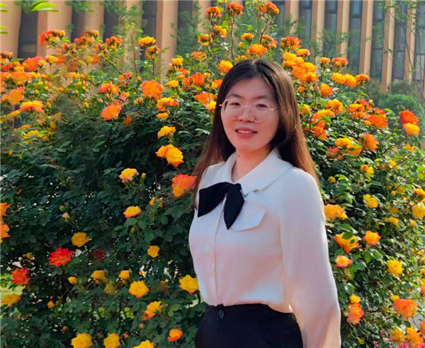 王玉配老师,现任高一5班班主任,政治教师,政治组教研组长.