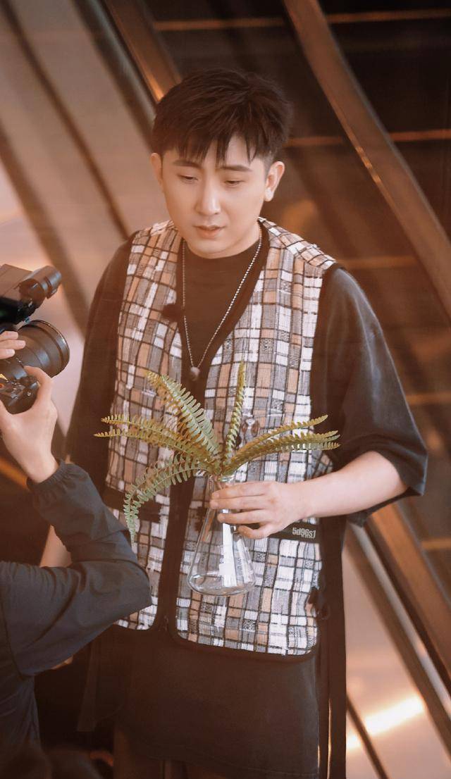 德云社又停业,不过这次郭麒麟再也不用一个人撑了_郭德纲_秦霄贤_演出