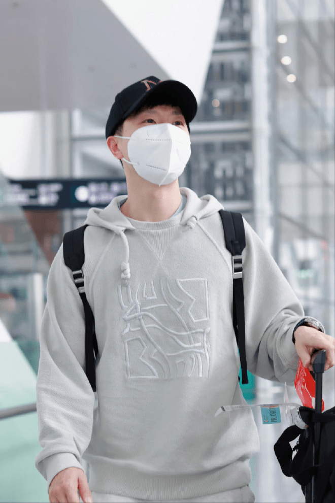 35岁马龙白衬衣 大背头,儒雅帅气贵公子,身材挺拔板正气质绝了_国乒