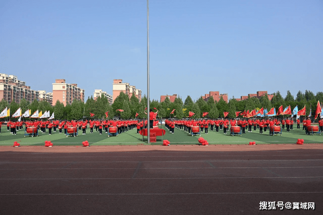 柏乡县职教中心师生参加2023年全县中小学生田径运动会开幕式_邢台市