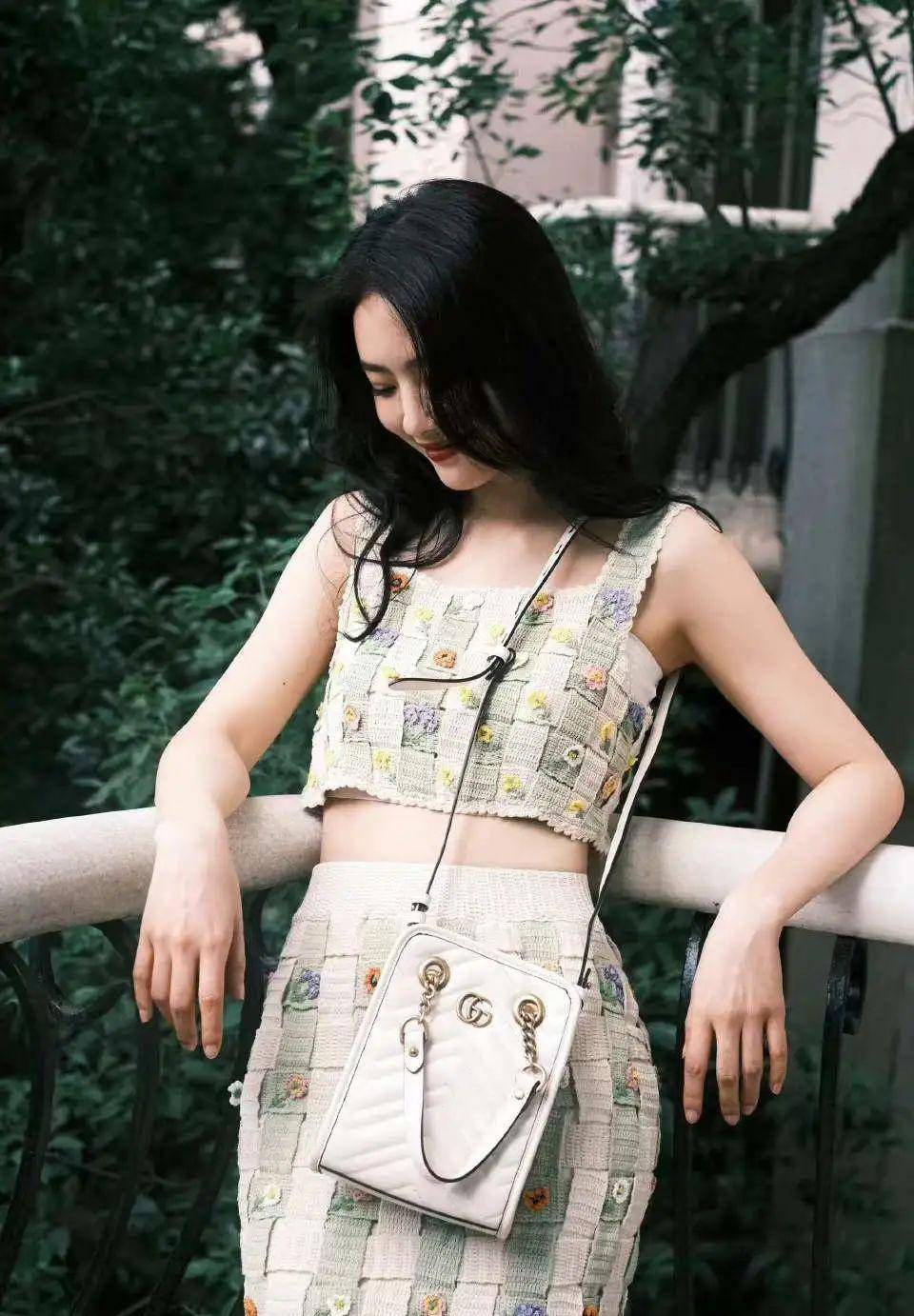 图源:工作室官博蔡文静不仅有好身材,还有强大的气场.