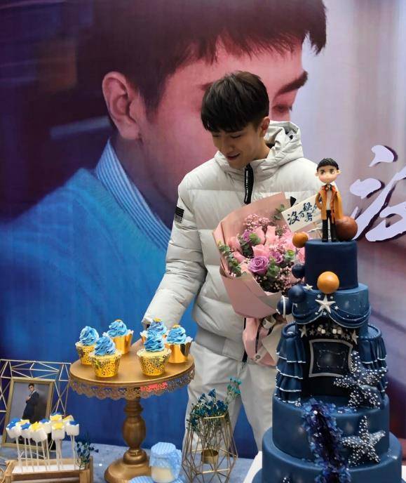 《没有秘密的你》正式开机,戚薇金瀚黑白配现身,姐弟恋值得期待_林星