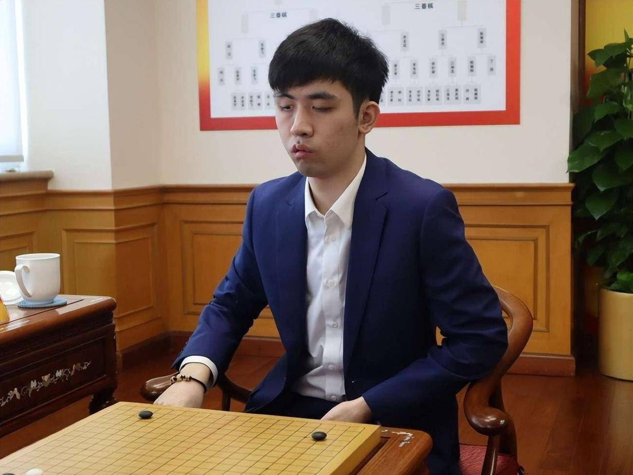 王星昊,连胜的势头有多猛!虐完国手,11目虐韩世冠!_大赛_局面_连战