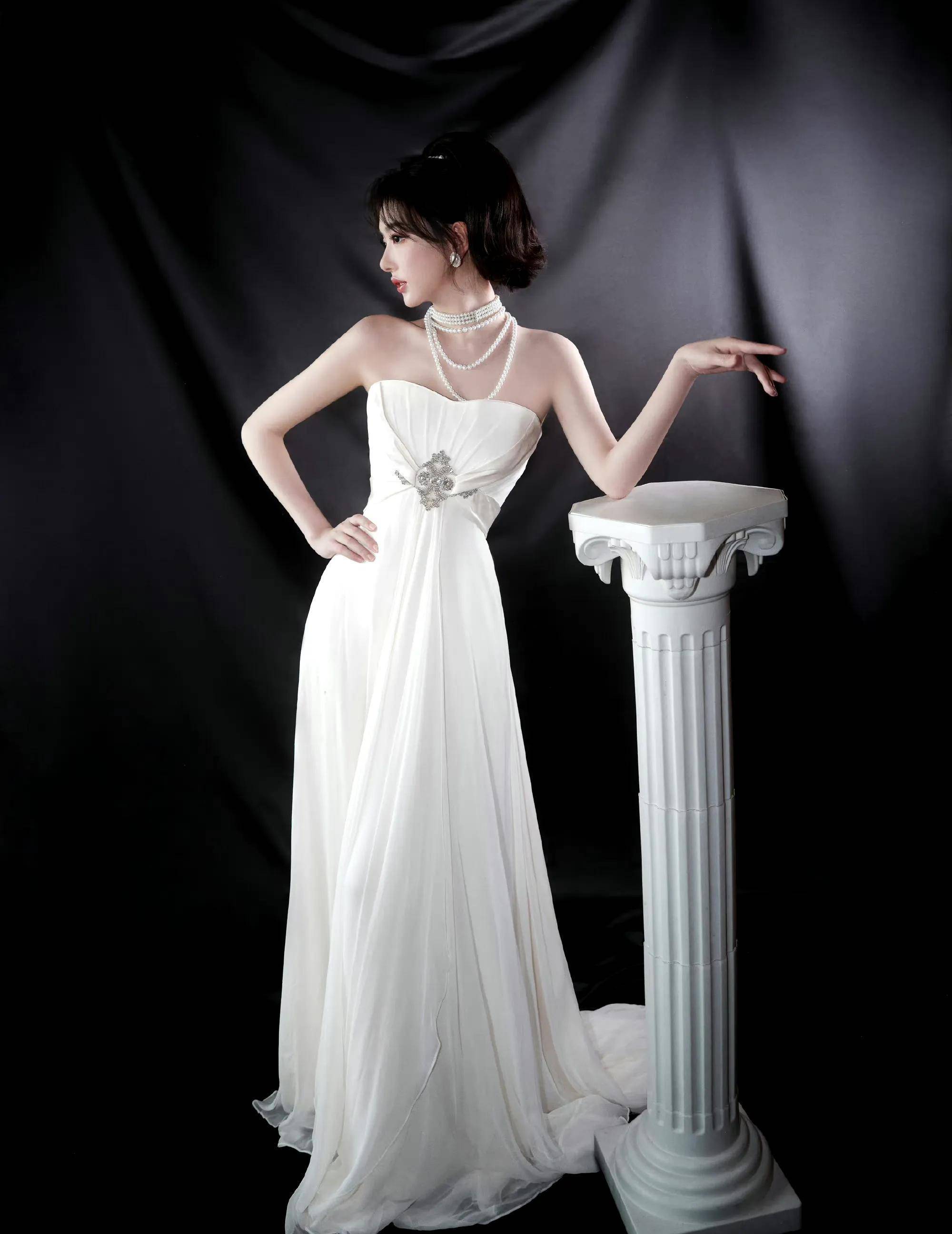 喻言:"我今天真的很占地儿 真是不好意思了各位与我同坐电梯的朋友们"