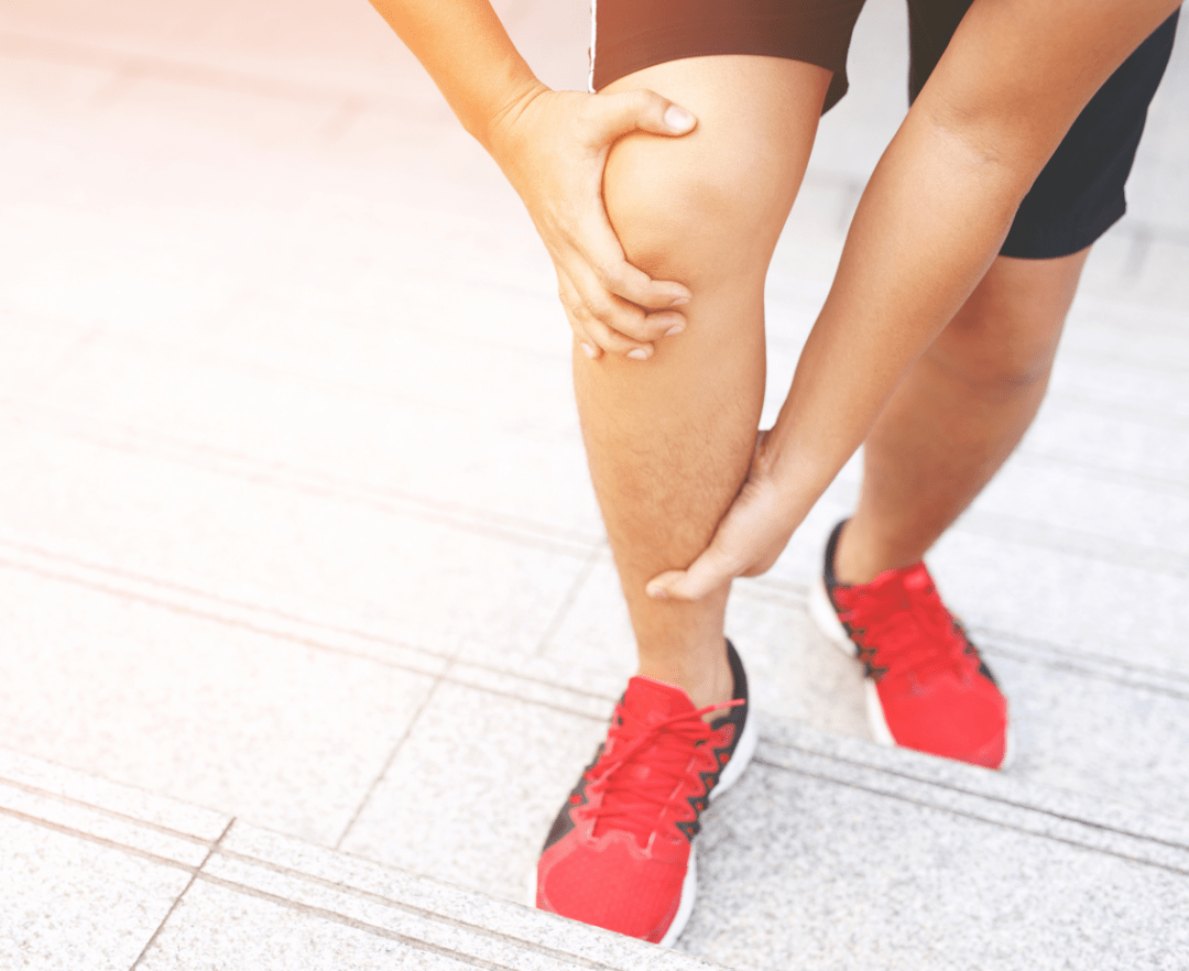 故而脾虚导致的水肿主要体现在腿上,像头重身困,小腿肚发酸发胀,双腿