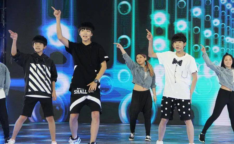 tfboys,因几首成名歌曲(《青春修炼手册》《大梦想家》)而为人所知