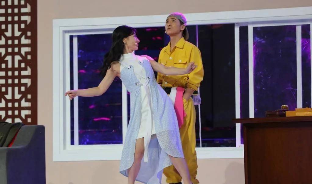 柳岩:不需要学会说学逗唱,我也能成为像蔡明老师一样的小品女王_喜剧