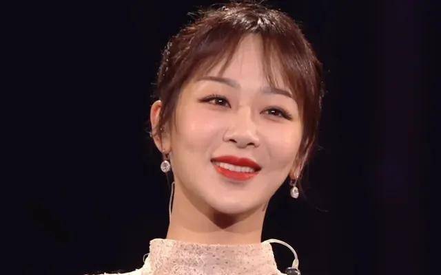 假牙成了潮流,"丑"的千奇百怪一笑就露馅_虎牙_牙齿_蒋欣