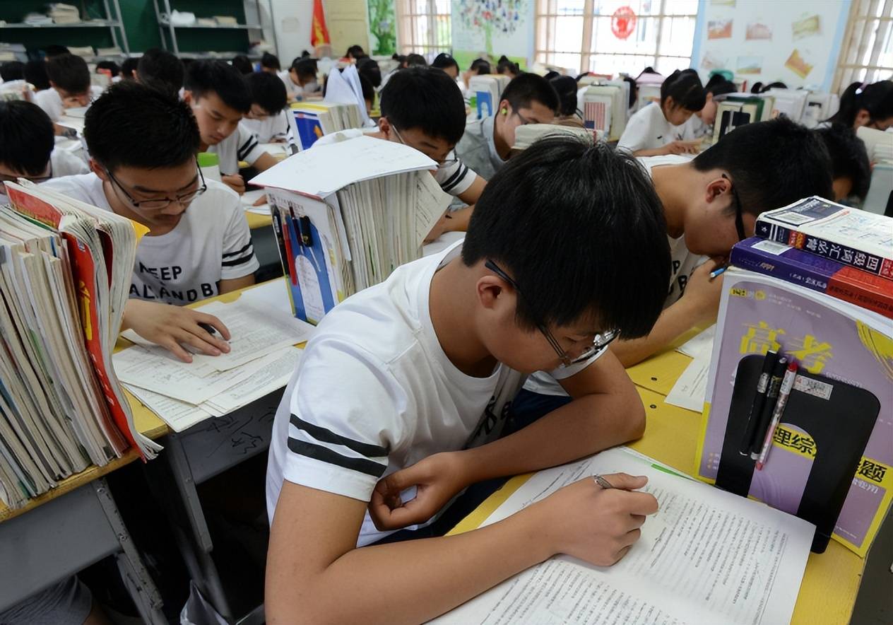 教育部门发表重要通知,对23届高考生可能是个好消息_大学_分数_名字