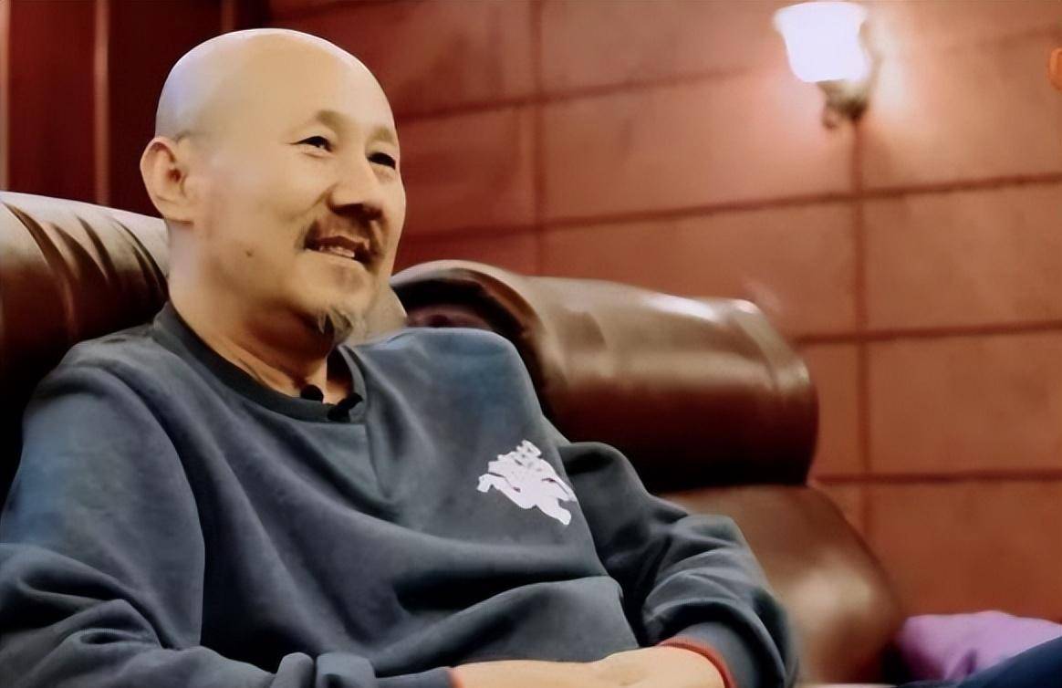 腾格尔请陈佩斯喝酒,高兴时载歌载舞,网友:难道是双胞胎_内蒙古_事情
