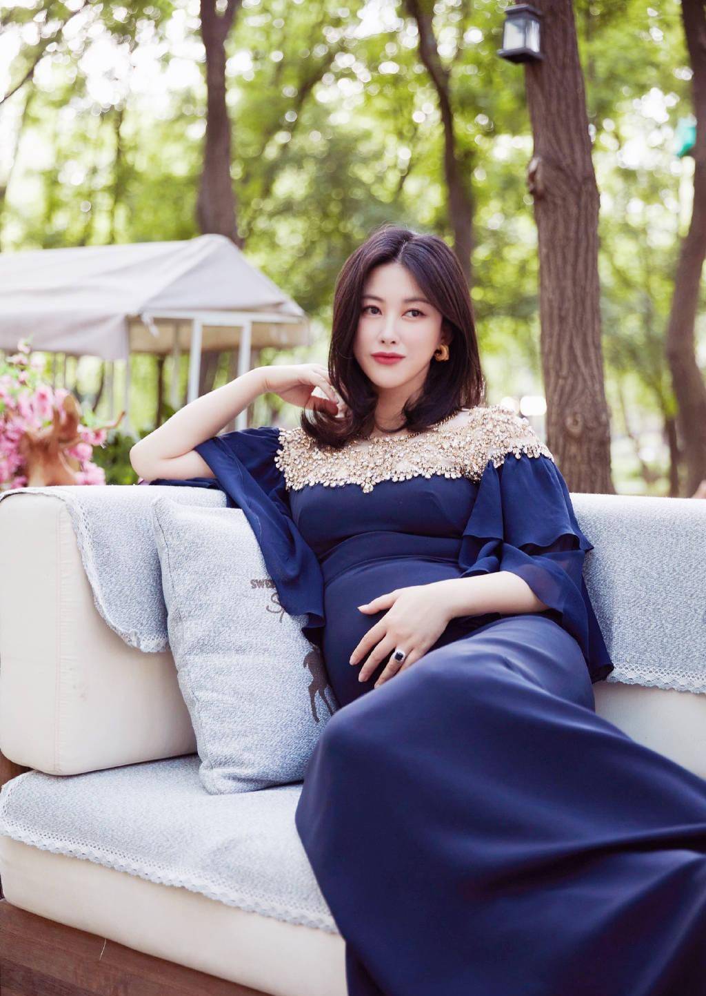 "顶级名媛"朱珠,名门出身,甩法拉利总裁,差点成c罗老板娘?