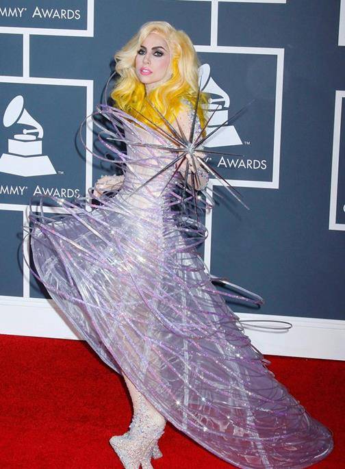 像鸽子-lady gaga的服装造型史综述评点(1)_音乐_艺术_衣服