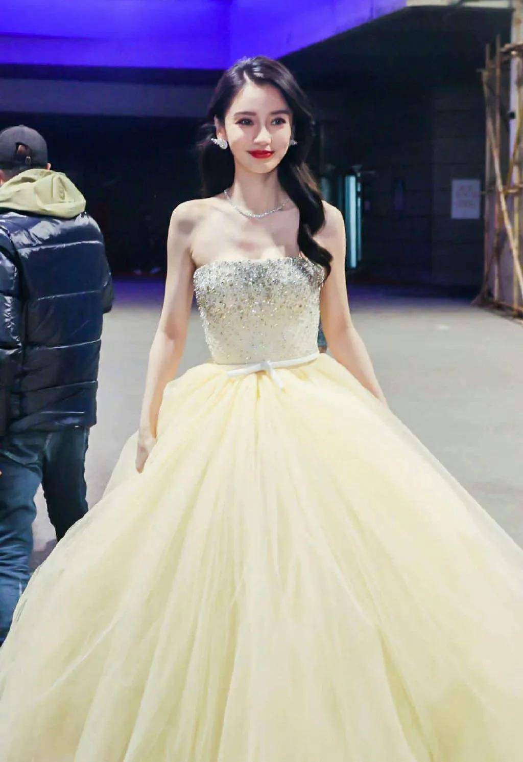 微博之夜12位女星红毯造型大盘点,美得各有千秋,有美到你的吗?