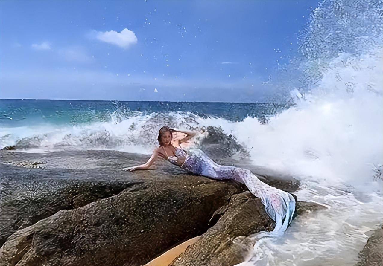 陈浩民妻子穿时尚扮美人鱼!