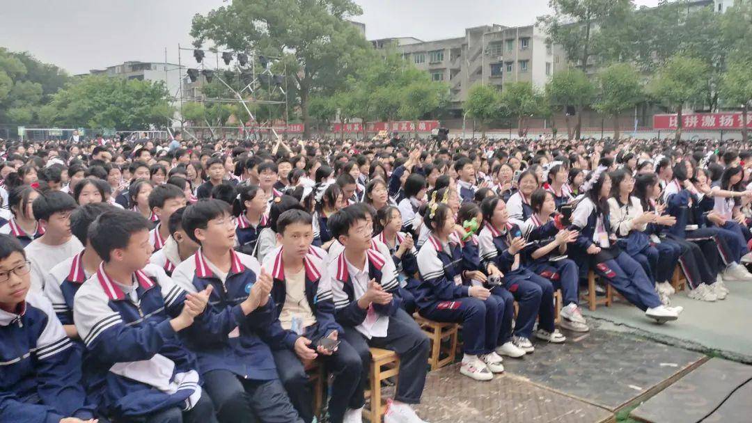 梦想起航新征程—合江县马街中学举办第十二届"青春魂"艺术节