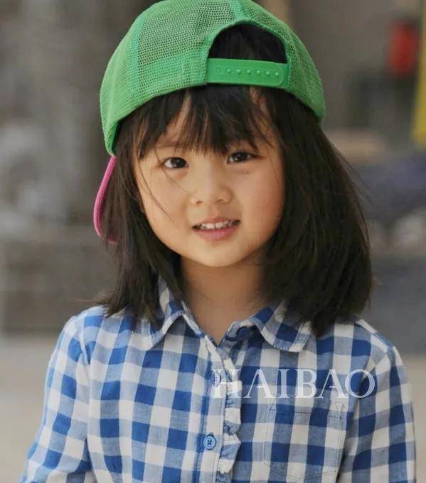 黄多多在8岁那年参加了《爸爸去哪儿》2的综艺录制,参加该节目的孩子