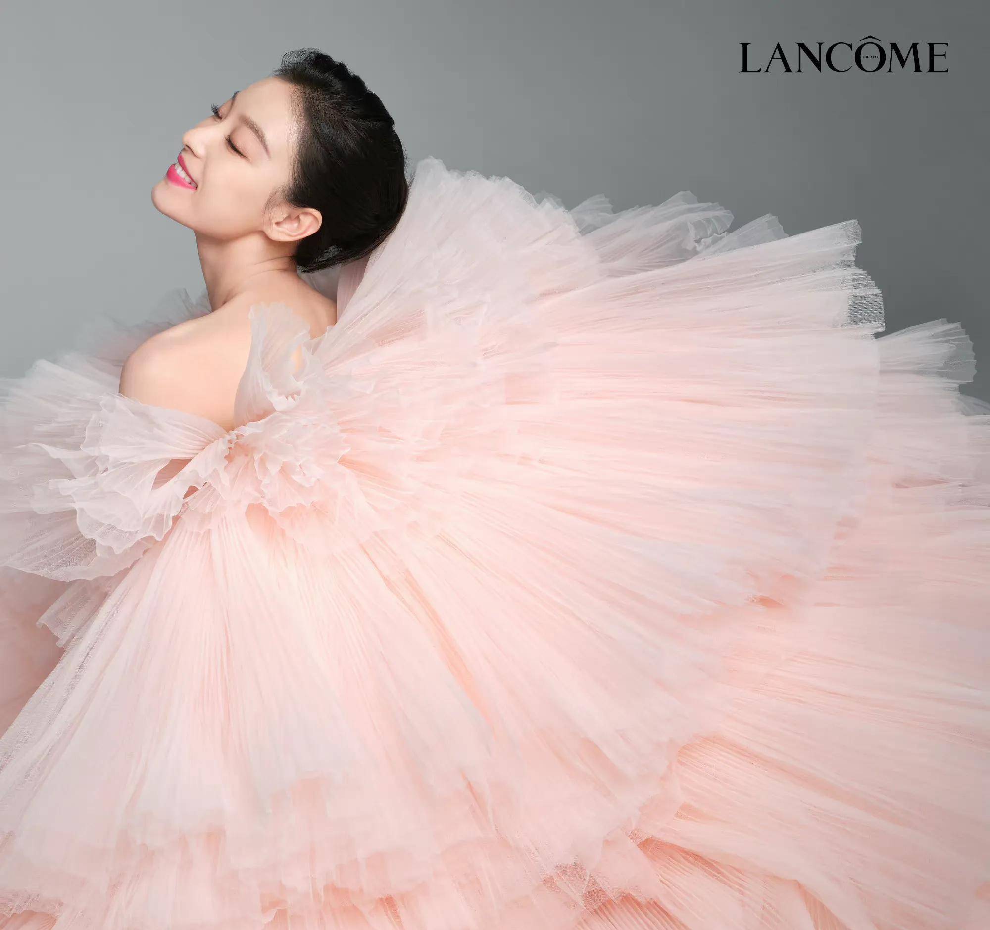 倪妮玫瑰转场大片,风格多变,大气明艳,粉色纱裙太美了_泡泡纱_魅力