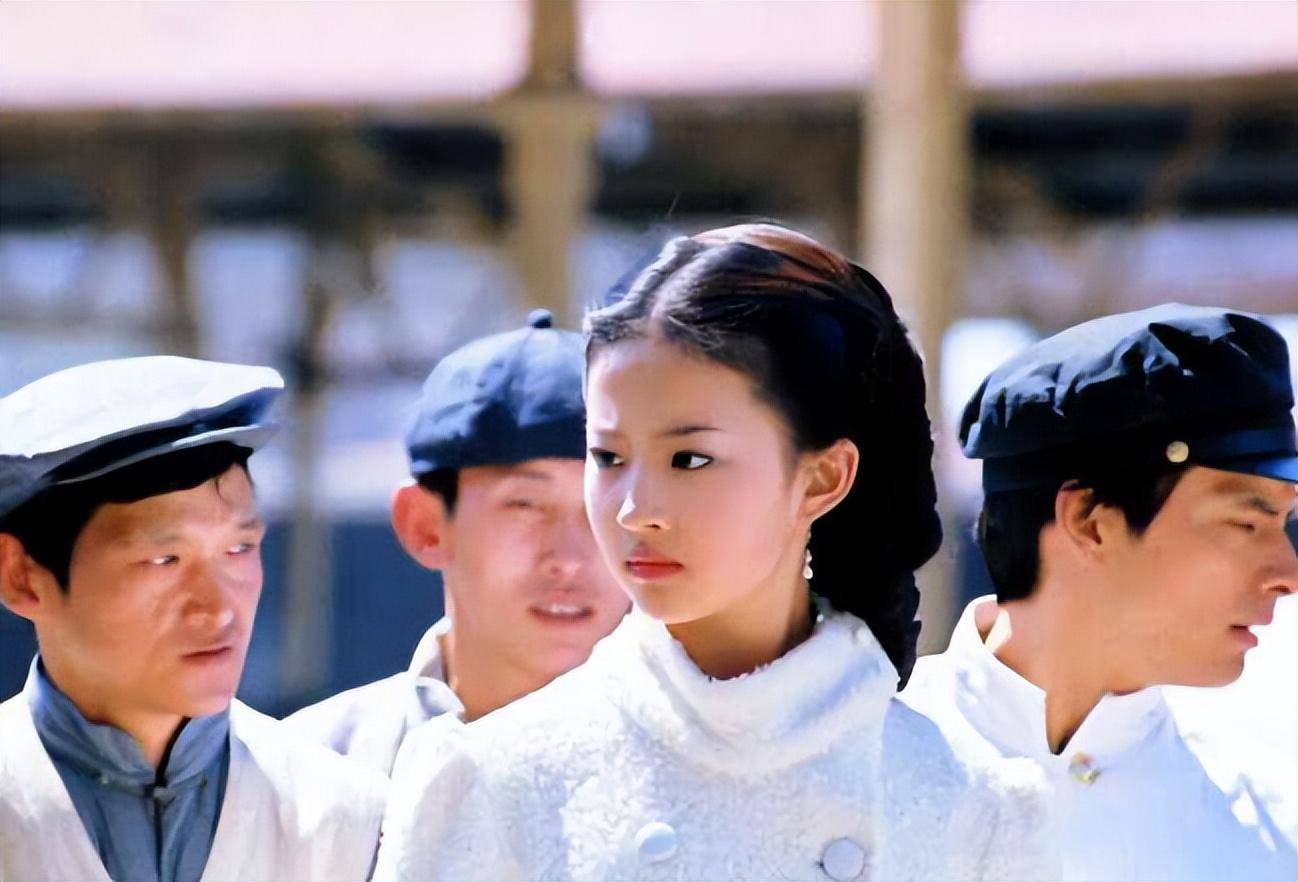 一番比较之后,下了舞台的白桂英,到程秋云夫妇家的