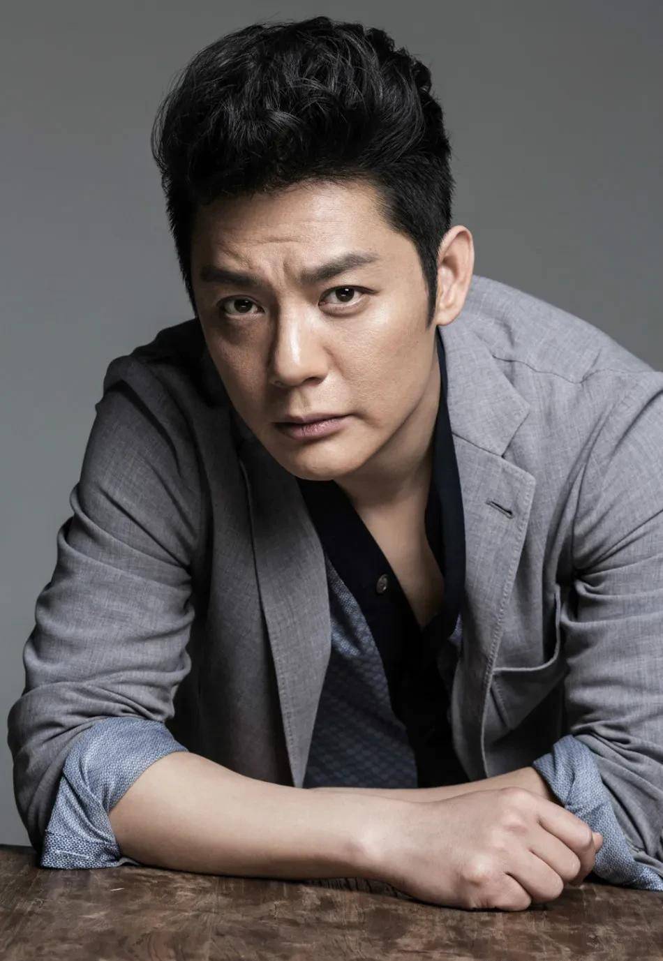 "军旅一哥"傅程鹏抛弃陪伴16年的发妻转身迎娶小6岁港姐_程愫_事业