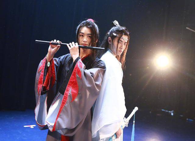 r1se何洛洛任豪录制综艺cos魏无羡蓝忘机_肖战_王一博_因为