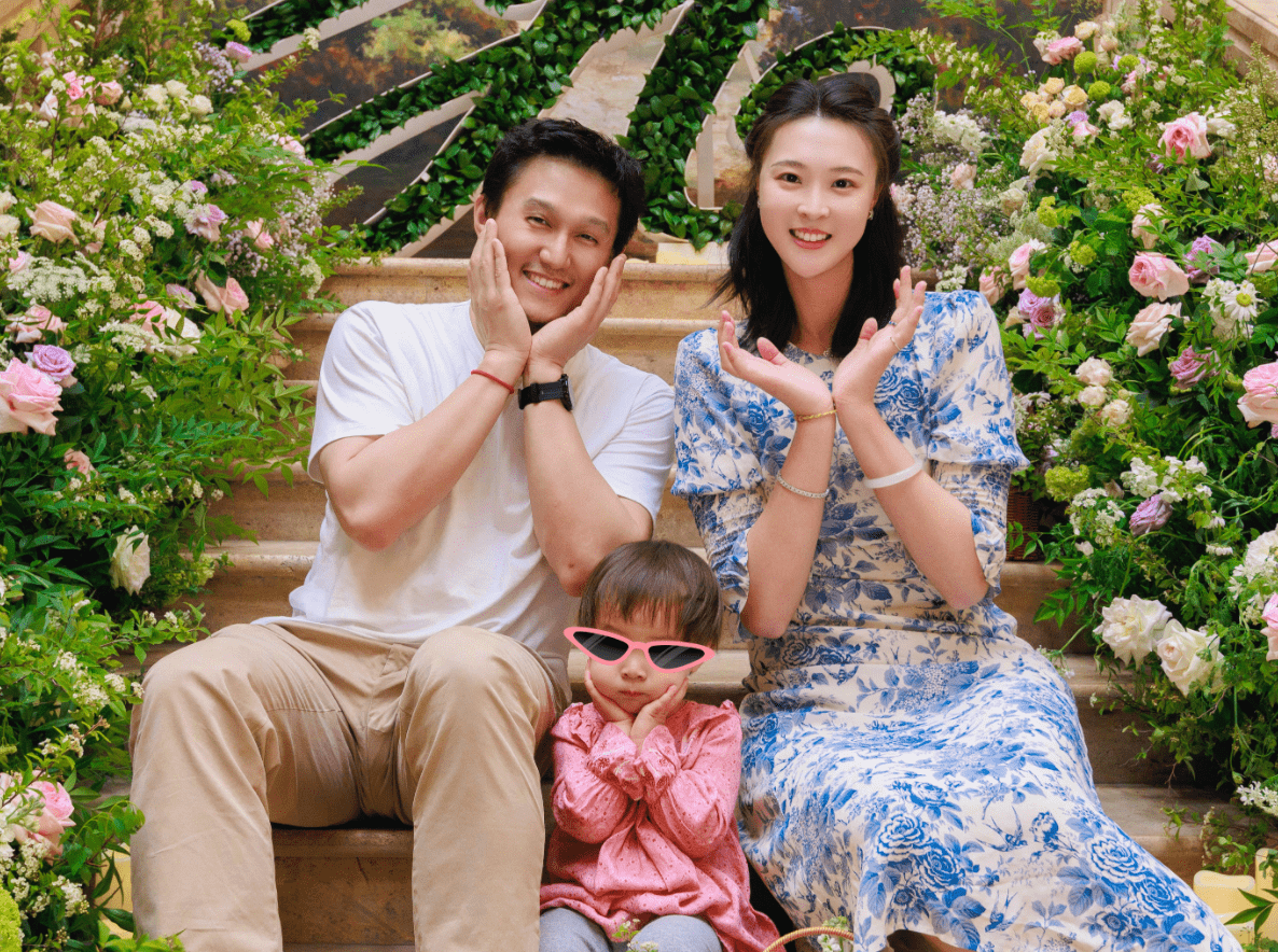 北大博士丈夫搂抱,女排队长一脸娇羞_杨臻博_中国女排_女儿