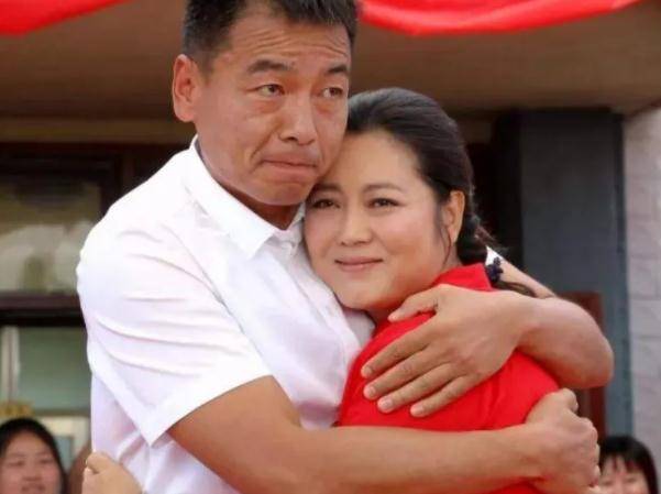 "双料视后"王茜华:41岁再婚嫁沈航,为当妈吃药胖到200斤_孩子_小时候