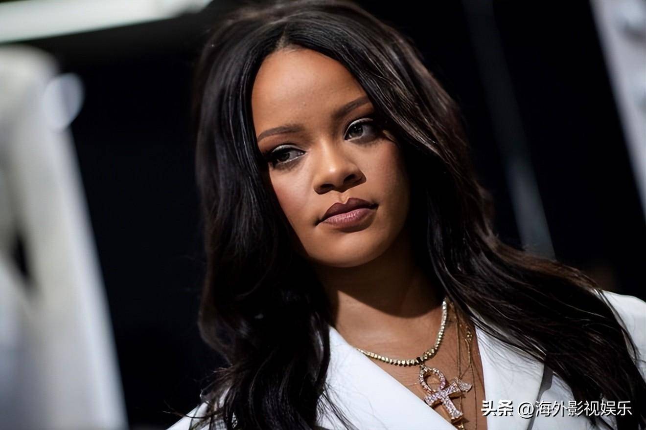 巨星蕾哈娜(rihanna)为即将上映的蓝精灵电影中为蓝精灵配音!
