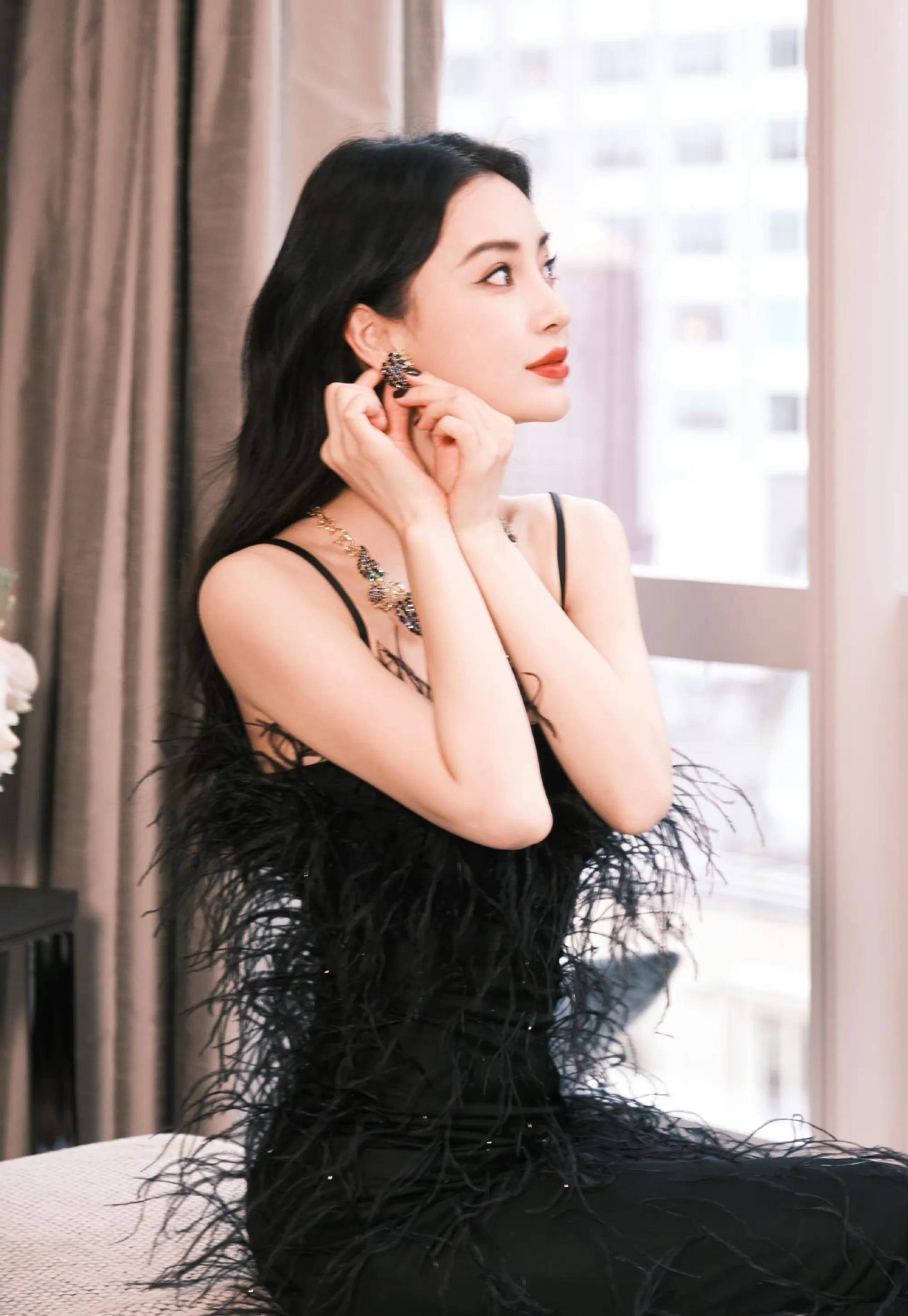 angelababy美到了纽约,与谷爱凌 易烊千玺合影,梦幻联动_活动_美女
