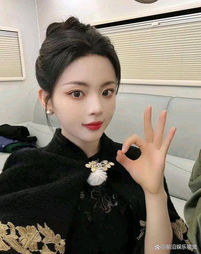 杨超越遭遇尴尬事件,意外走光被拍,网友却认为她借机炒作_挑战_因为