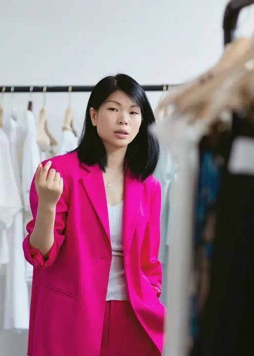 吕燕:长相不佳却追夫成功,嫁给法国贵族,生个儿子颜值超高_中国_身高