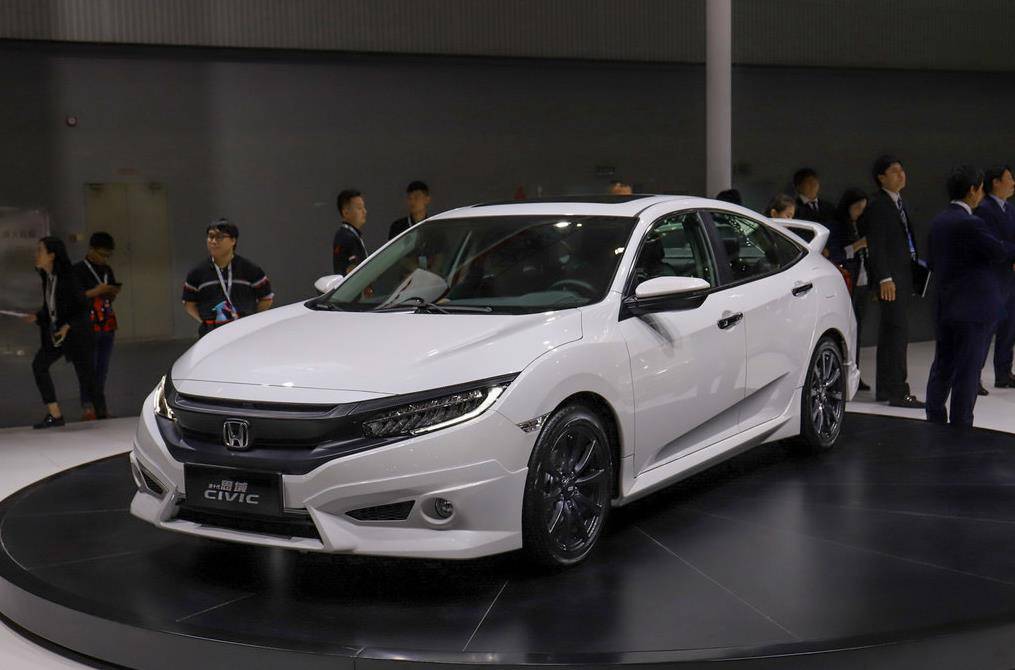 这台本田思域在和竞争对手雪佛兰科鲁兹的较量中,双方之间的实力水平