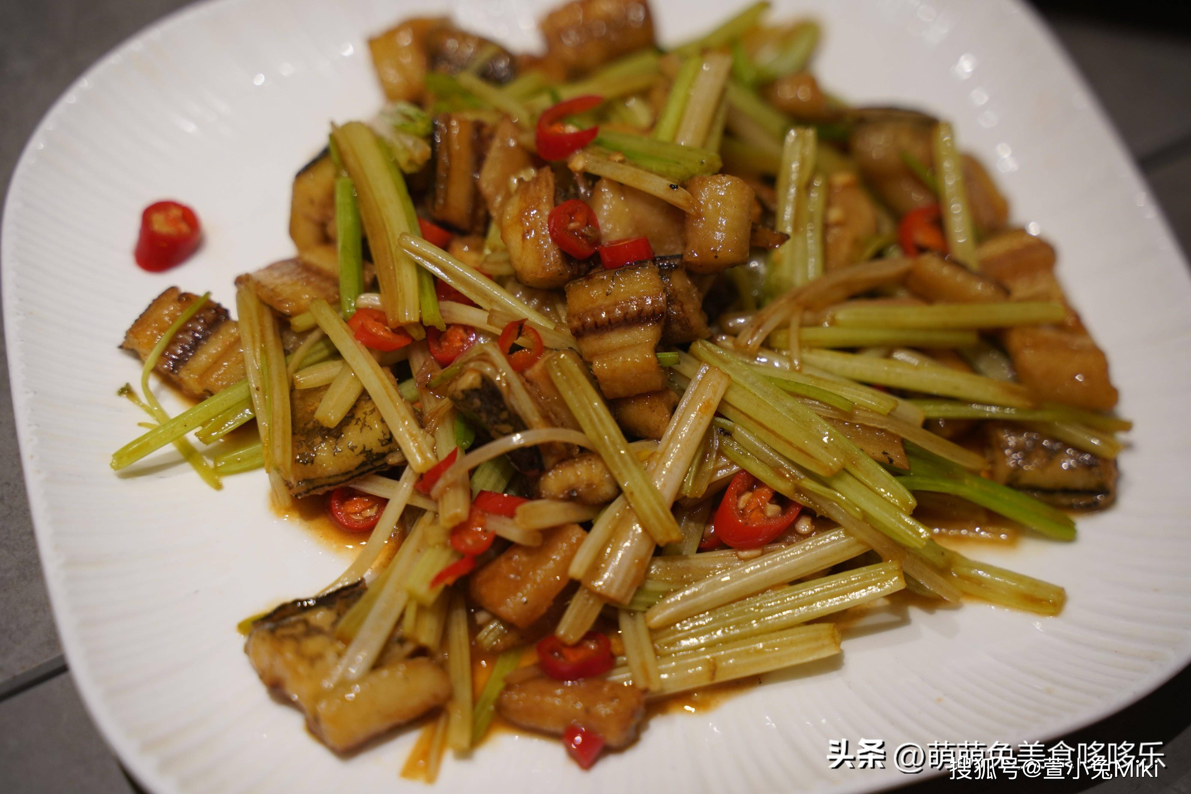 营养丰富,一口一个,喝酒良配7815玫瑰韭菜虾饼外酥里脆,里面虾肉