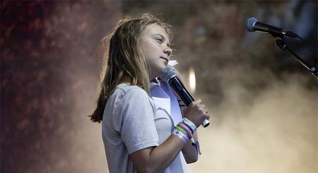 格蕾塔·通贝里在通贝里的发言里,中国变成了一个不顾世界人民,不顾