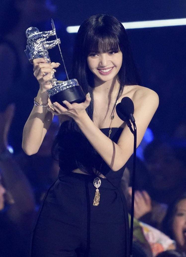 blackpink登vma红毯代言,精品全出动_lisa_表演_香奈儿