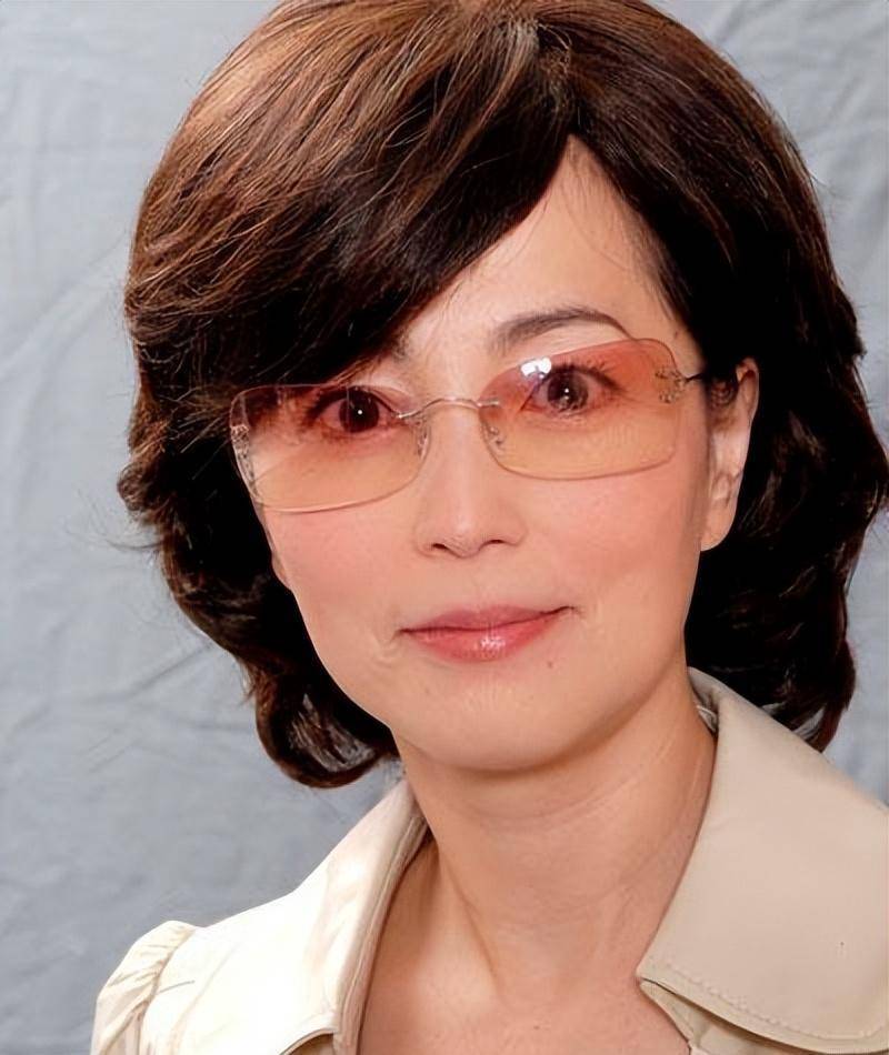 苑琼丹:没结婚却获得林正英遗产,发誓终身不婚,却还是嫁给富商_黄乃扬