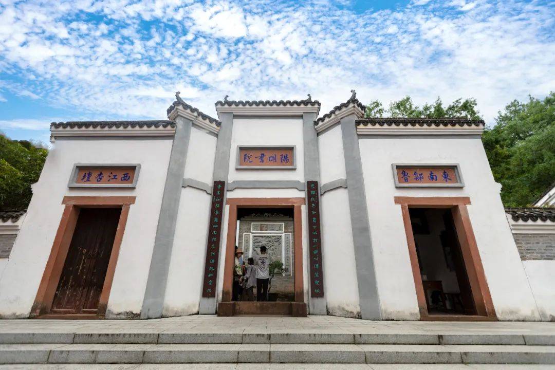 现在青原山上的阳明书院,便是按庐陵古建特色在原址上原貌复建,书院中
