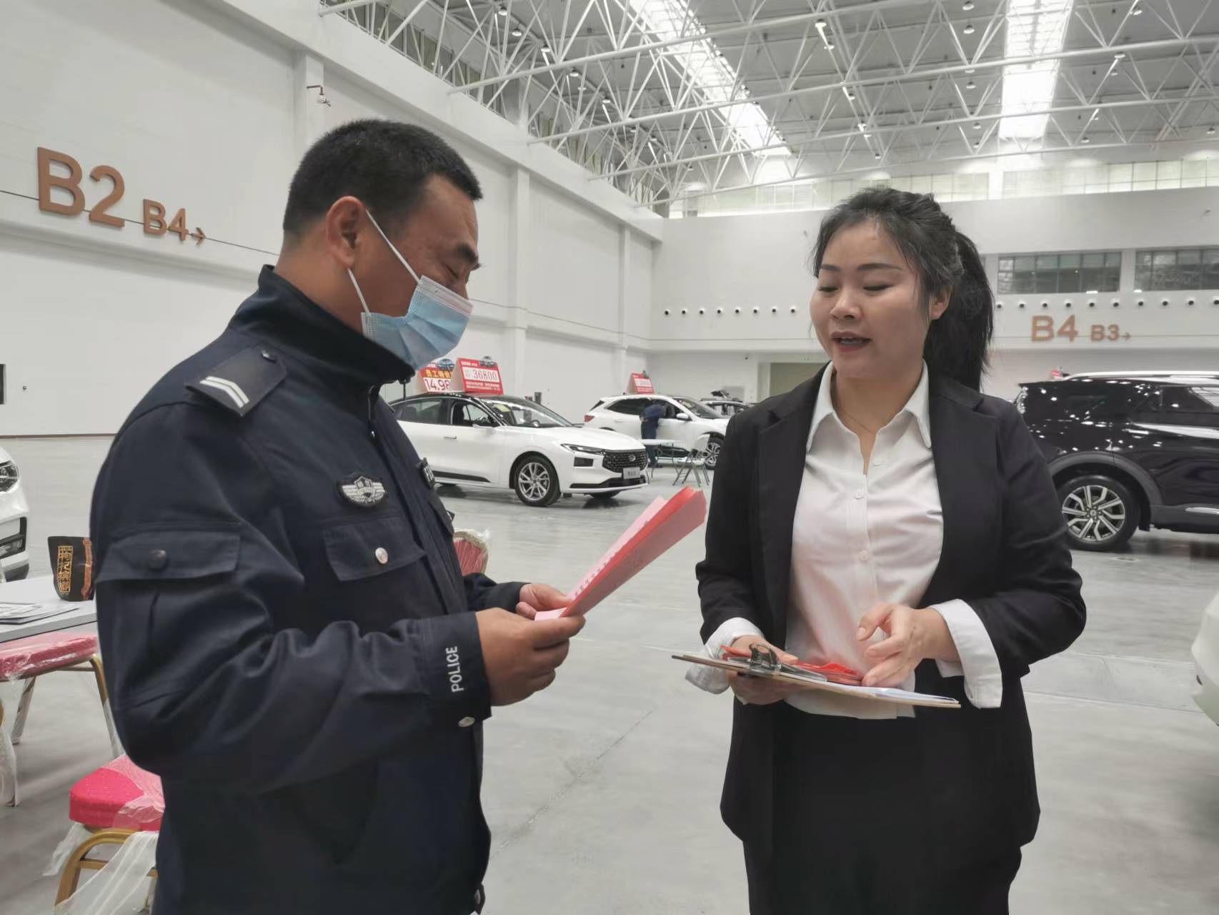 服务"零距离",鄂州"流动车管 所"亮相车展_驾驶证_群众_业务