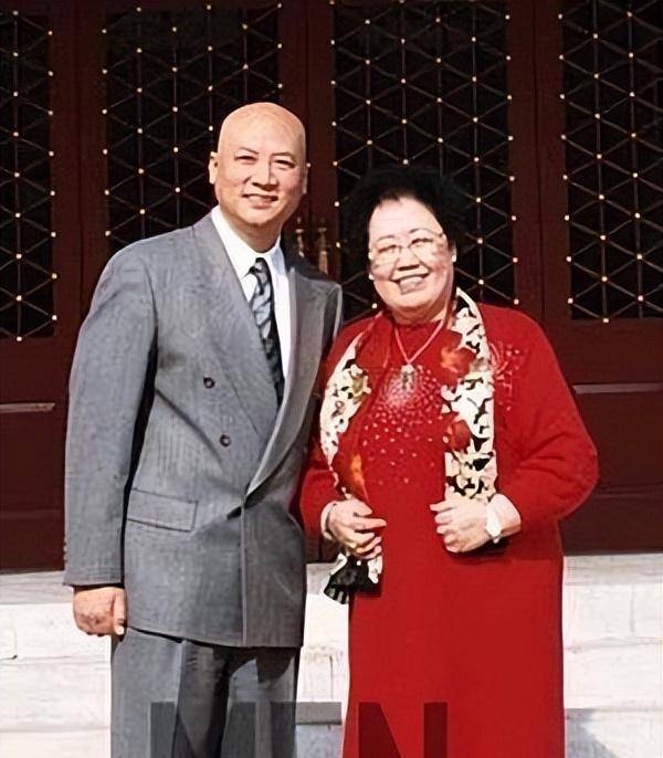 最帅唐僧迟重瑞:娶大11岁离异4孩富婆,地位卑微,没亲生后代_陈丽华