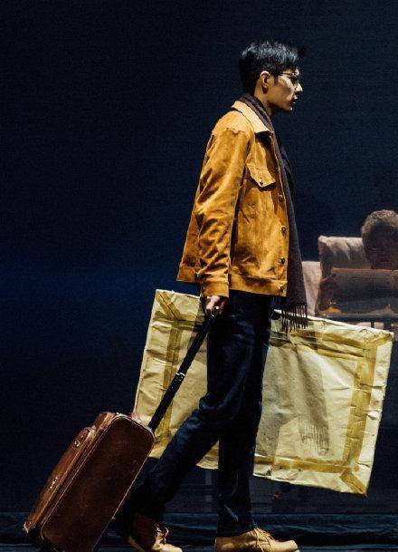 肖战,因为她自己的经历和气质与5号病人莫名其妙地相似,这本身就带来