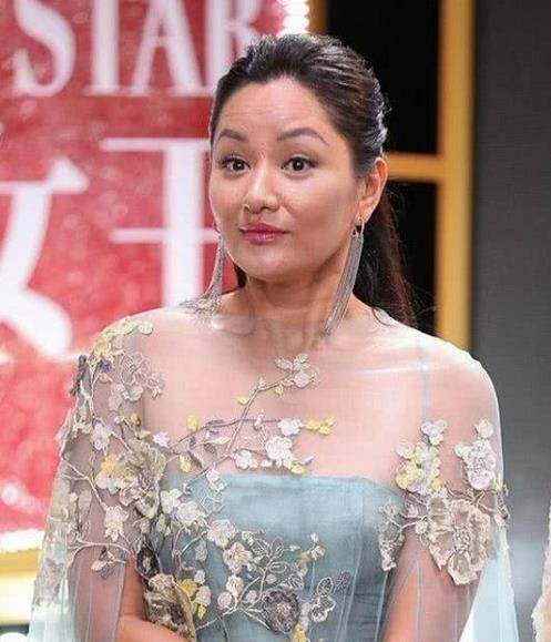 5年不见的瞿颖,一露面就变成了黑版贾玲,中年发福好像老阿姨_女神