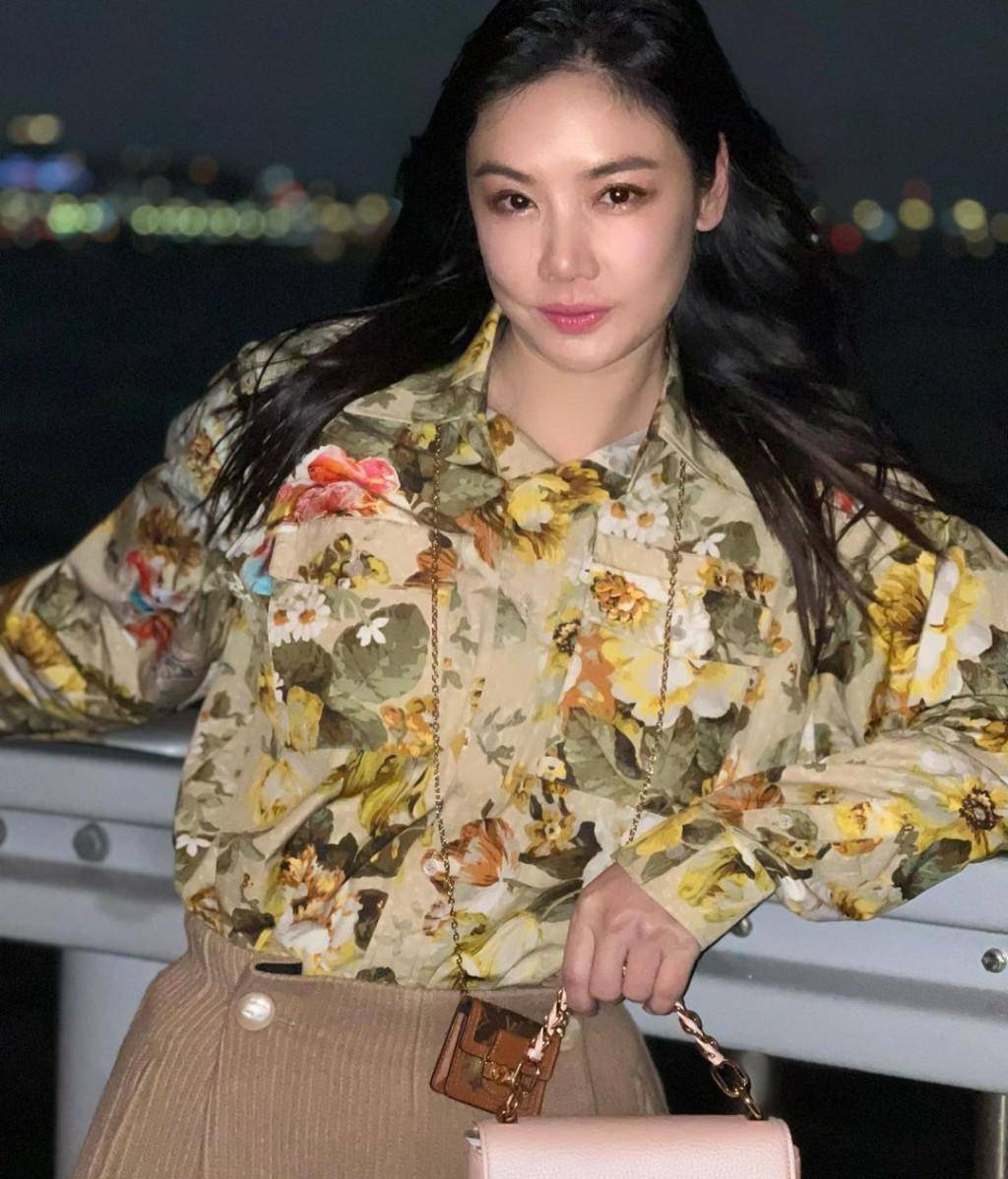 乐基儿晒出最新近照-自我的现状只有自己清楚_网友_事情_婚姻